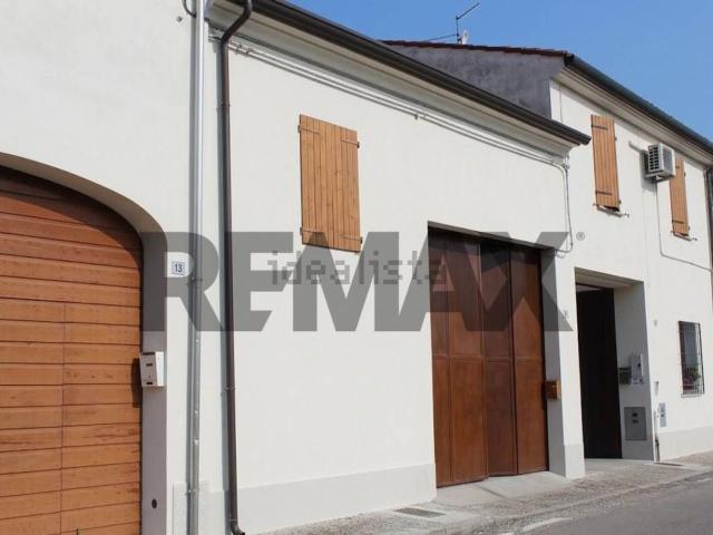 Villetta bifamiliare in vendita di 237 m² in Via Padre Massimiliano Kolbe, 15
