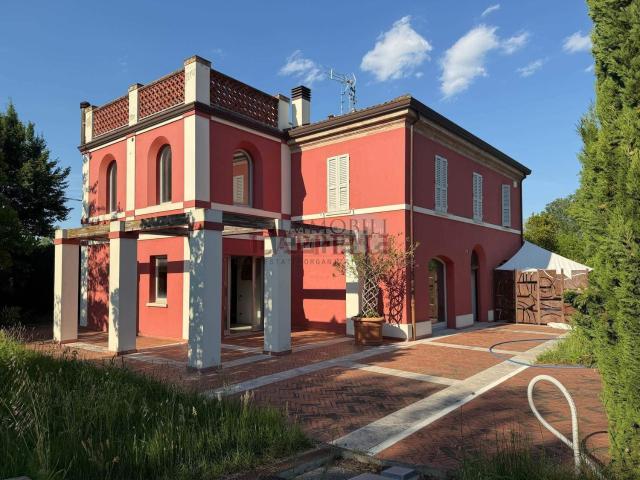 Villetta bifamiliare in vendita di 237 m² in Via Rio Marano