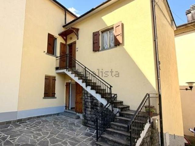 Villetta bifamiliare in vendita di 234 m² in Località Pavana