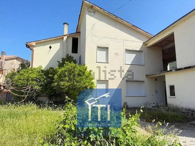 Villetta bifamiliare in vendita di 234 m² in Via San Michele