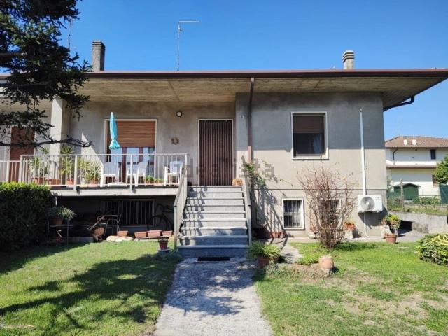 Villetta bifamiliare in vendita di 234 m²