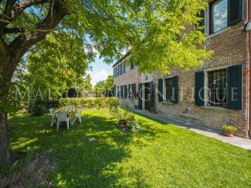Villetta bifamiliare in vendita di 235 m² in Via Alceste Ricciarelli, 263