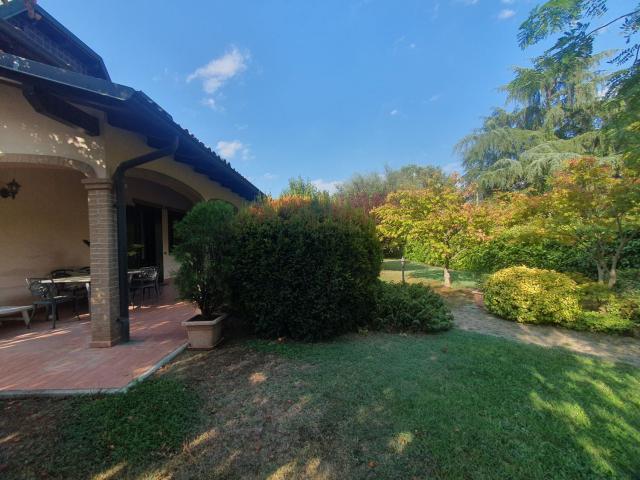 Villetta bifamiliare in vendita di 235 m² in Via Cellini