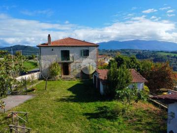 Villetta bifamiliare in vendita di 235 m² in Via della Quercia, 18