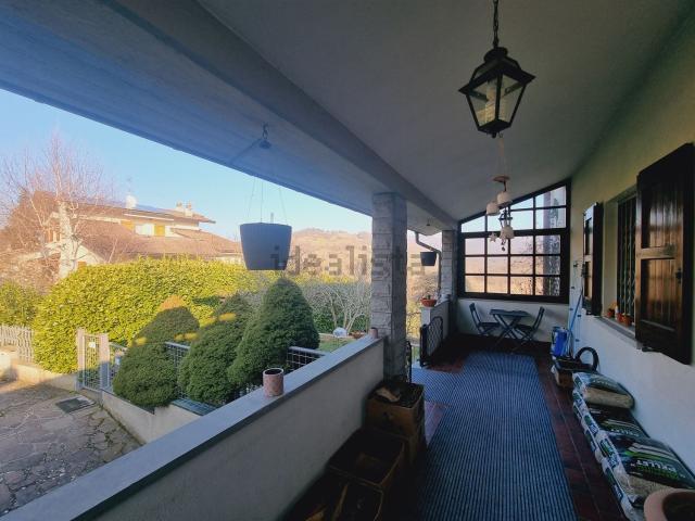 Villetta bifamiliare in vendita di 235 m² in Via Don Faggioli, 5