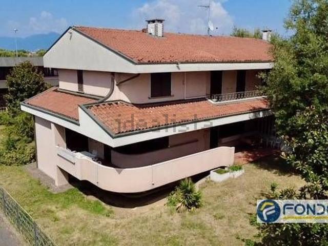 Villetta bifamiliare in vendita di 235 m² in Via Gorini, 16