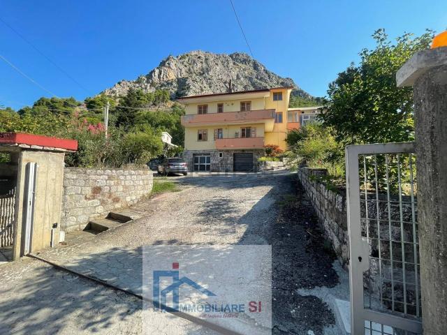 Villetta bifamiliare in vendita di 235 m² in Via Palazzo