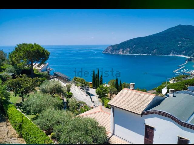Villetta bifamiliare in vendita di 235 m² in Via per Lemeglio, 52