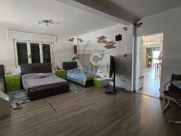 Villetta bifamiliare in vendita di 235 m² in Via Roma, 69