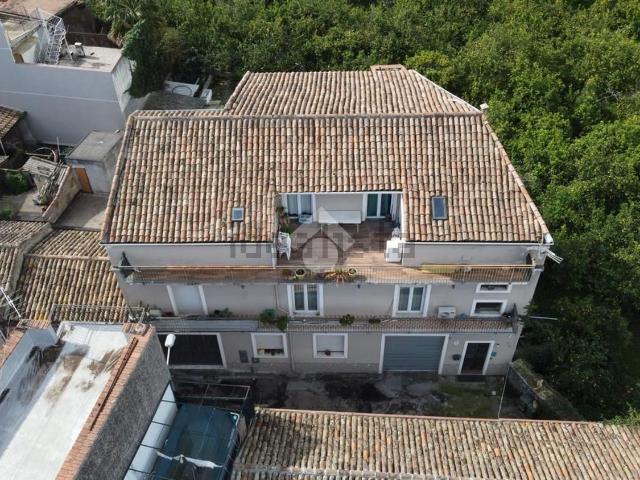 Villetta bifamiliare in vendita di 235 m² in Via Salimbene, 14