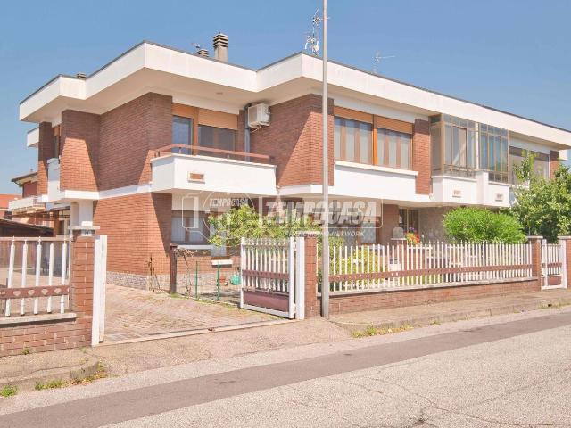 Villetta bifamiliare in vendita di 235 m²