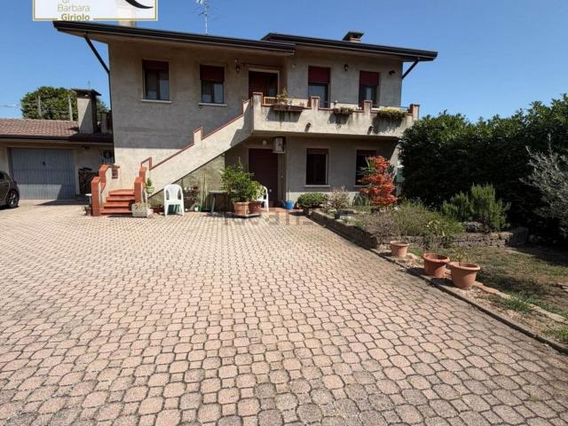 Villetta bifamiliare in vendita di 235 m²