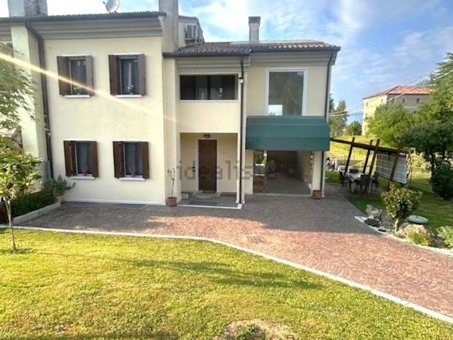 Villetta bifamiliare in vendita di 235 m²