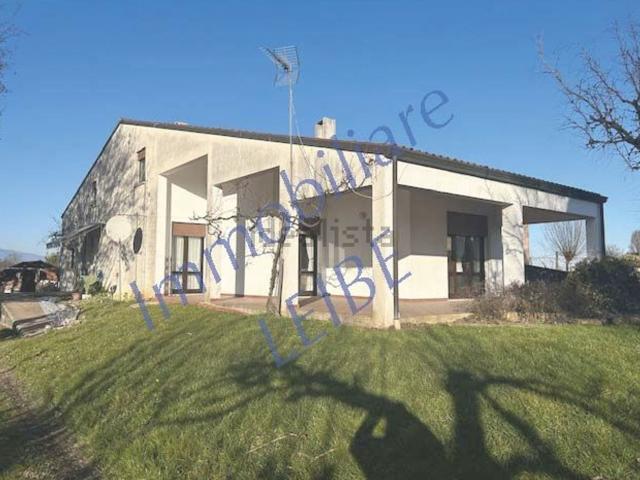 Villetta bifamiliare in vendita di 235 m²