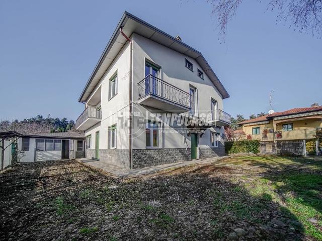 Villetta bifamiliare in vendita di 236 m² in Via Trento, 13
