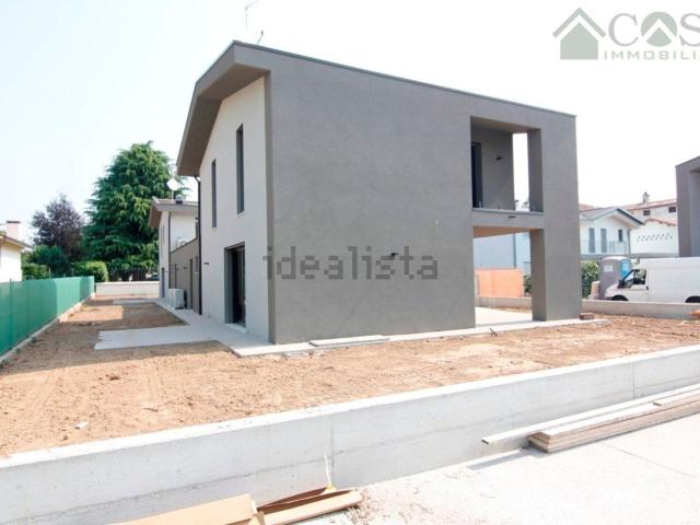 Case e ville in vendita di 236 m² in Via Girardina
