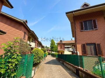 Villetta bifamiliare in vendita di 236 m² in Via Luigi Settembrini, 14