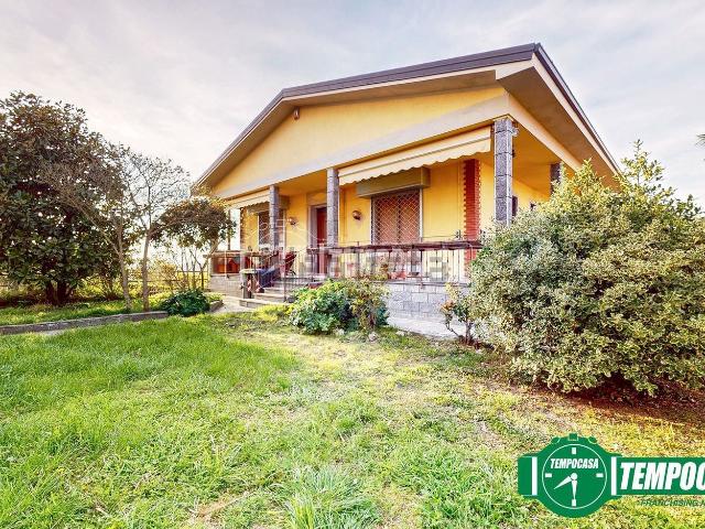 Villetta bifamiliare in vendita di 236 m² in Via Guglielmo Marconi