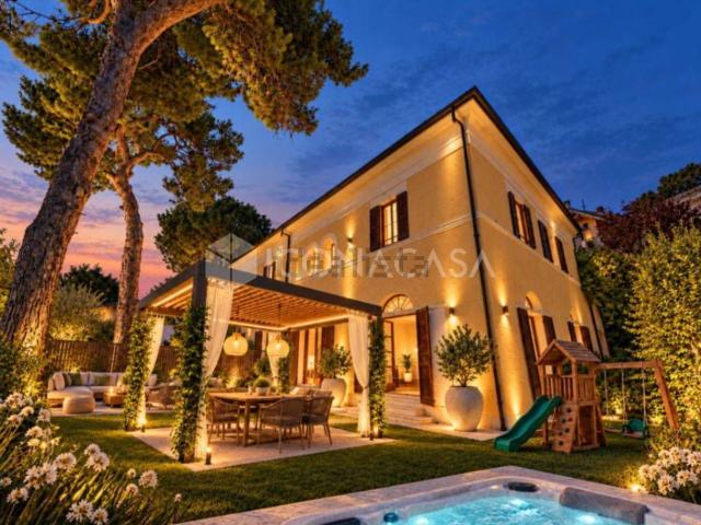 Villetta bifamiliare in vendita di 238 m² in Strada Colle Marino