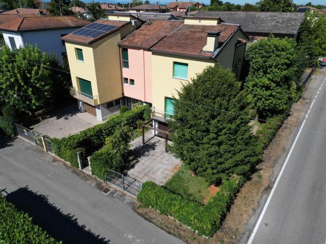 Villetta bifamiliare in vendita di 238 m² in Via A. della Palude, 49
