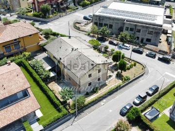 Villetta bifamiliare in vendita di 238 m² in Via Albera, 28