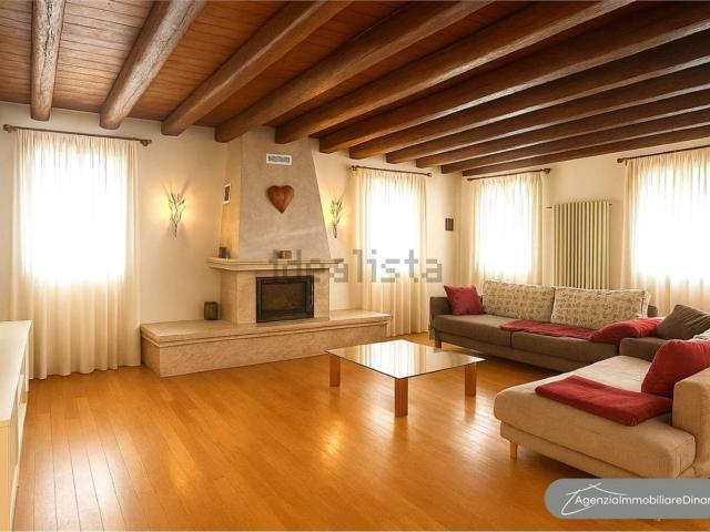 Villetta bifamiliare in vendita di 238 m² in Via Bolda