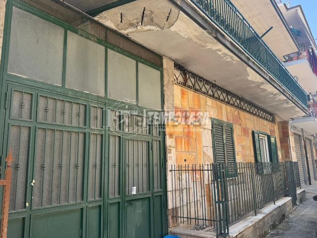 Villetta bifamiliare in vendita di 238 m² in Via Gabriele D&apos Annunzio, 16