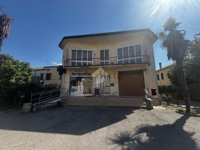 Villetta bifamiliare in vendita di 238 m² in Via Romeo Romei, 73