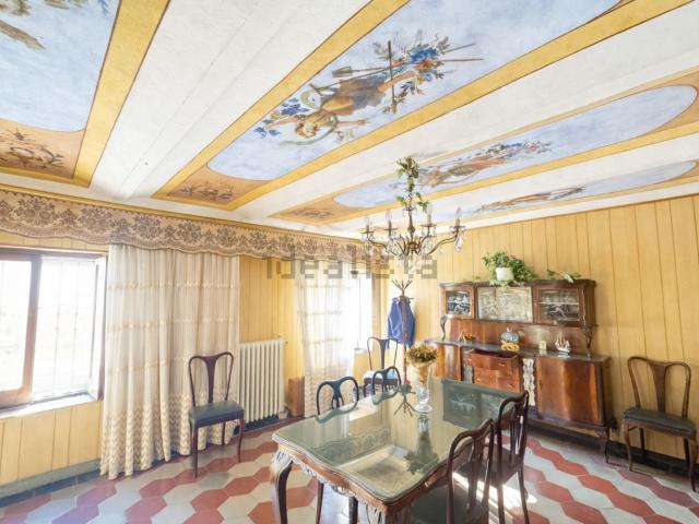 Villetta bifamiliare in vendita di 238 m² in Via Serra Riondino