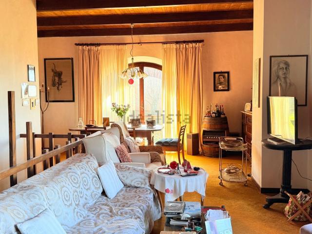 Villetta bifamiliare in vendita di 239 m² in Circonvallazione sud