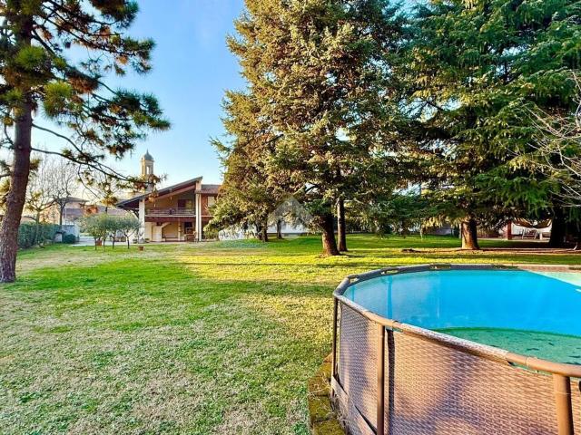 Villetta bifamiliare in vendita di 239 m² in Piazza Caduti, 2