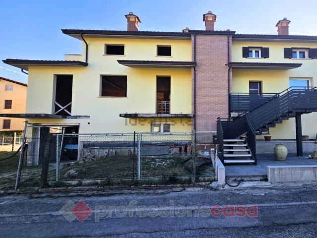Villetta bifamiliare in vendita di 239 m² in Via Laocoonte