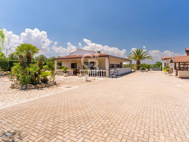 Villetta bifamiliare in vendita di 340 m² in Contrada Montefaraone