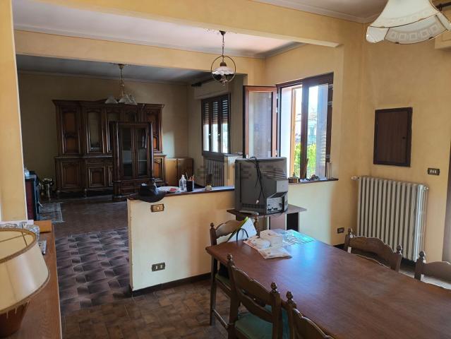 Villetta bifamiliare in vendita di 340 m² in Piazza Giuseppe Giusti, 55