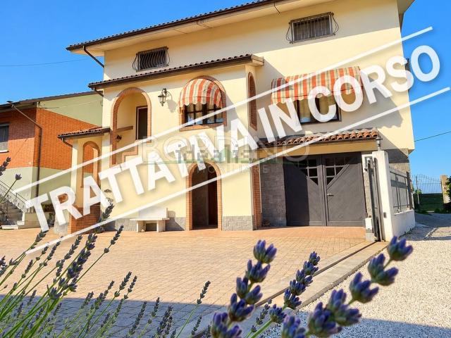 Villetta bifamiliare in vendita di 340 m² in Via Adele Alfieri