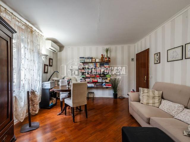 Villetta bifamiliare in vendita di 340 m² in Via Biagio Pelacani, 11