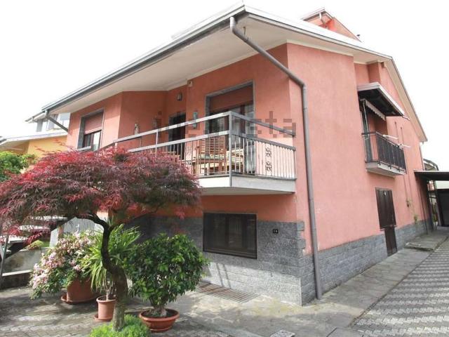 Villetta bifamiliare in vendita di 340 m² in Via Carlo Beretta, 15