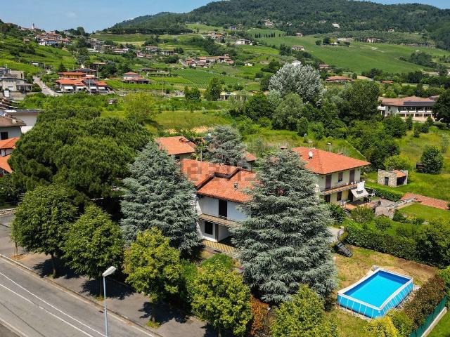 Villetta bifamiliare in vendita di 340 m² in Via Gambarelli, 8
