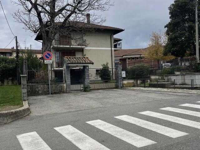 Villetta bifamiliare in vendita di 340 m² in Via Giacomo Matteotti, 32
