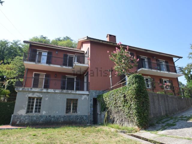Villetta bifamiliare in vendita di 340 m² in Via Giutte, 43