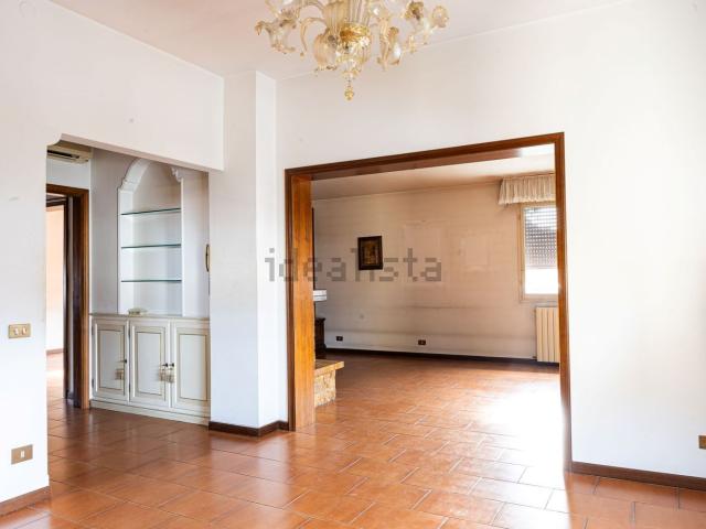 Villetta bifamiliare in vendita di 340 m² in Via Gregorio Mendel