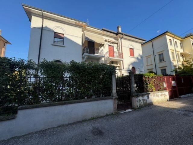 Villetta bifamiliare in vendita di 340 m² in Via Marsala, 50