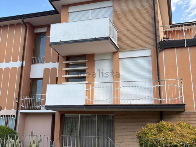 Villetta bifamiliare in vendita di 340 m² in Via Monteortone