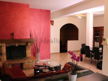 Villetta bifamiliare in vendita di 340 m² in Viale dei Castani