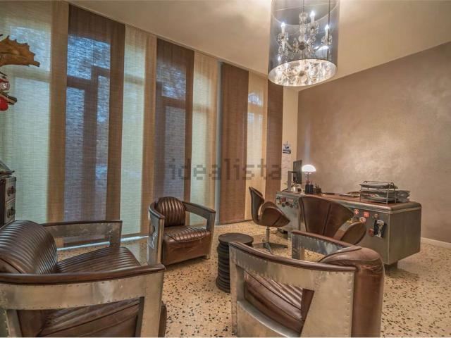 Villetta bifamiliare in vendita di 340 m² in Viale Giosuè Carducci