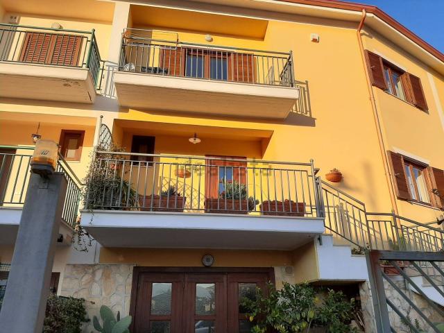 Villetta bifamiliare in vendita di 340 m² in Viale L. Van Beethoven