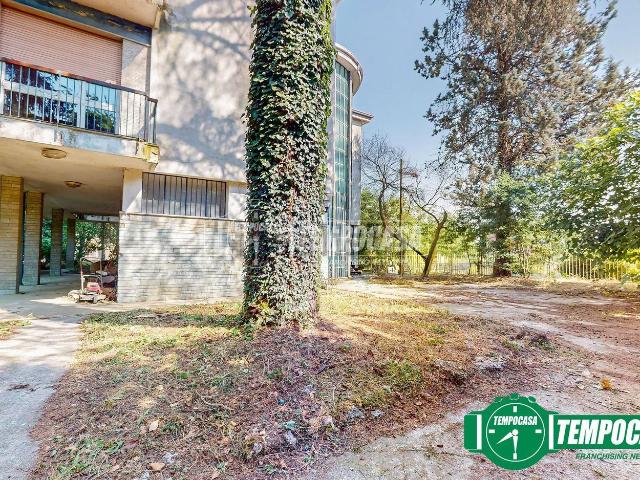 Villetta bifamiliare in vendita di 340 m² in Via Alessandria