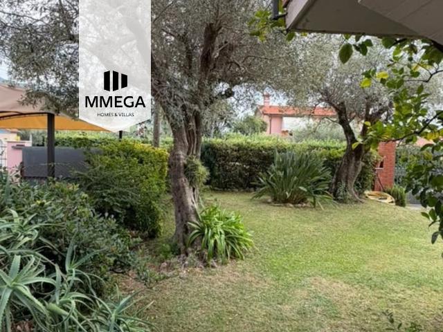 Villetta bifamiliare in vendita di 341 m² in Via Esterna