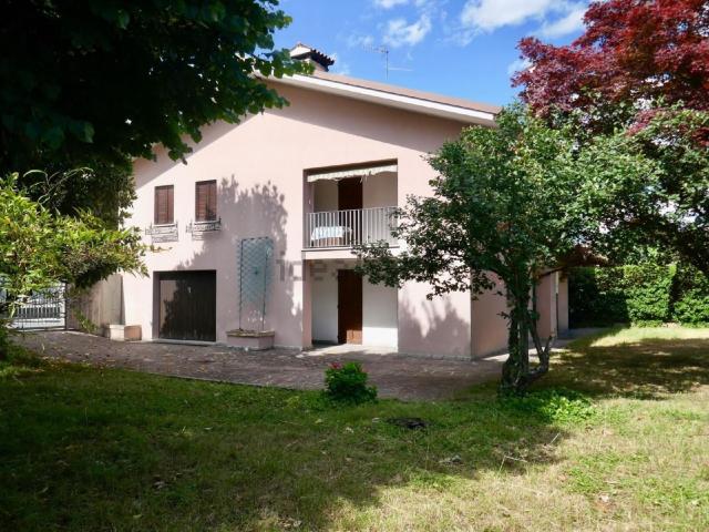 Villetta bifamiliare in vendita di 341 m²