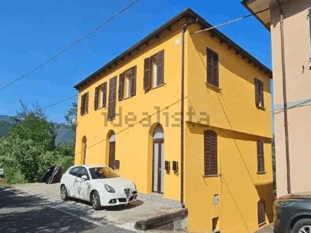 Villetta bifamiliare in vendita di 342 m² in Via Aldo Moro, 22